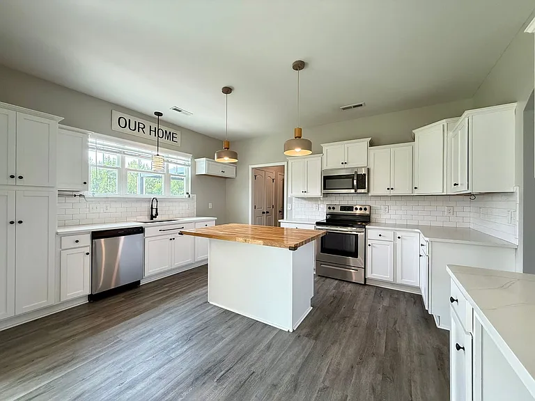 303 Breezeway Dr — Photo 14