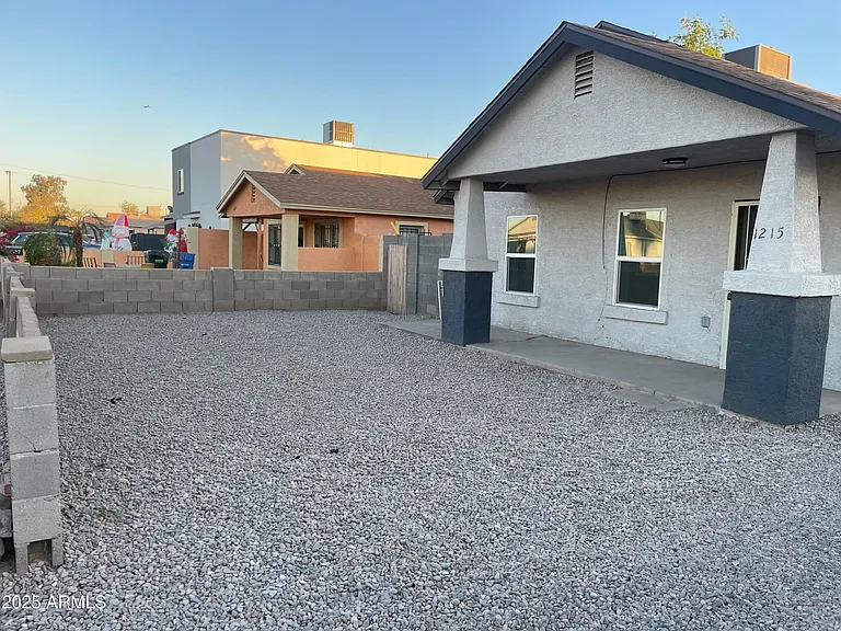 1215 W Pima St — Photo 1
