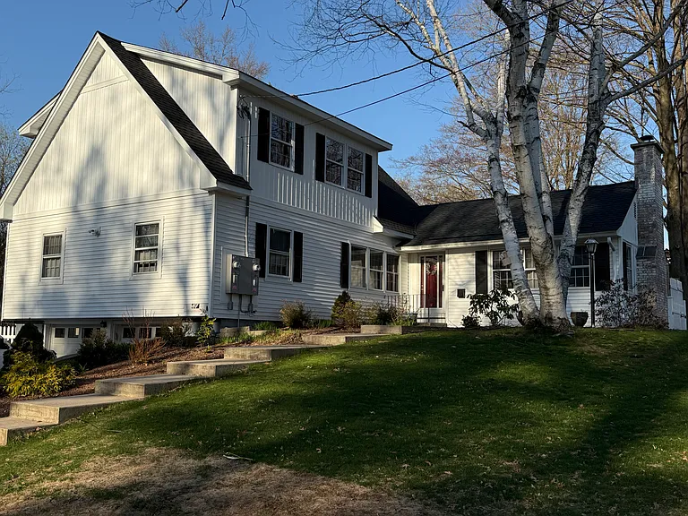 265 Lincoln St — Photo 2