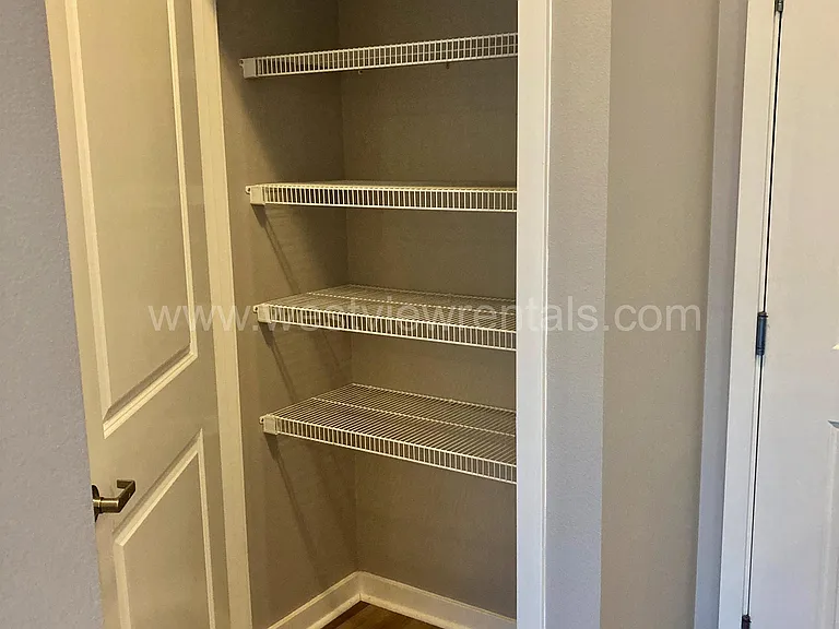 203 E Laurel St — Photo 186