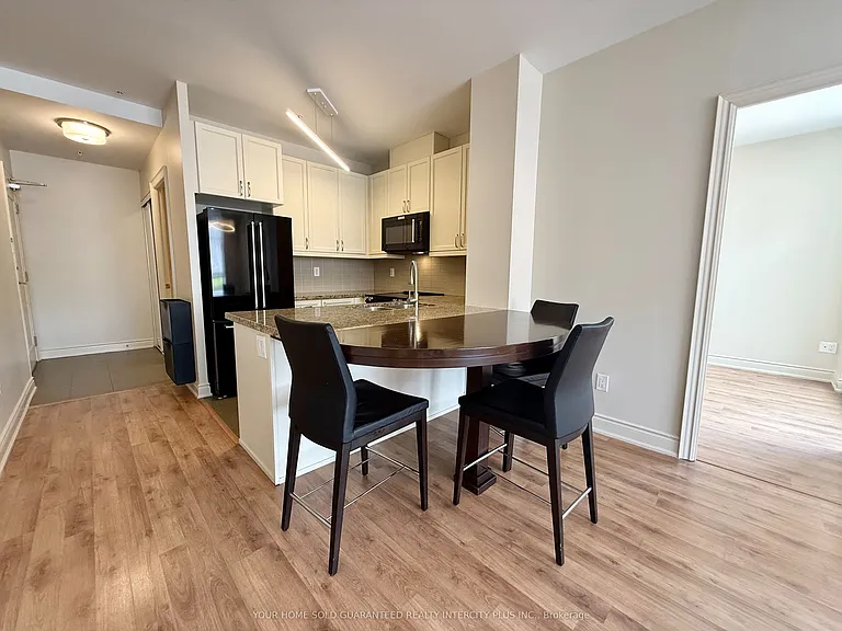 2396 Major Mackenzie Dr #418 — Photo 11