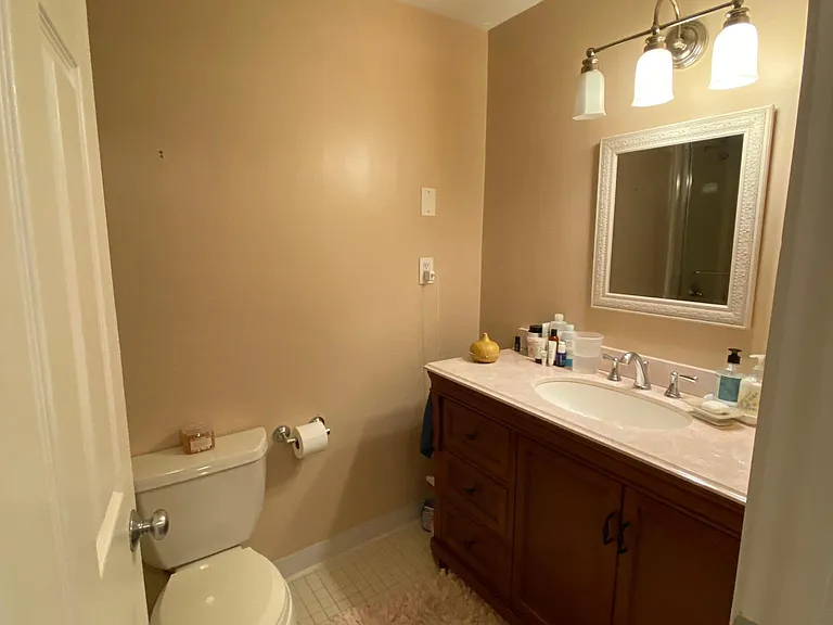 1216 Vfw Pkwy #43 — Photo 8