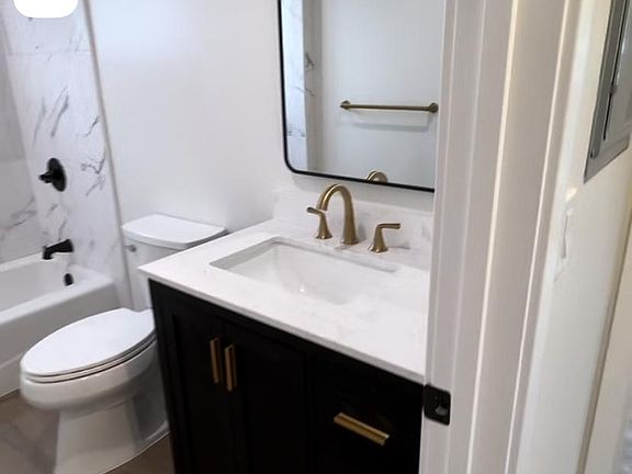 5th image of 7443 Amestoy Ave #7443