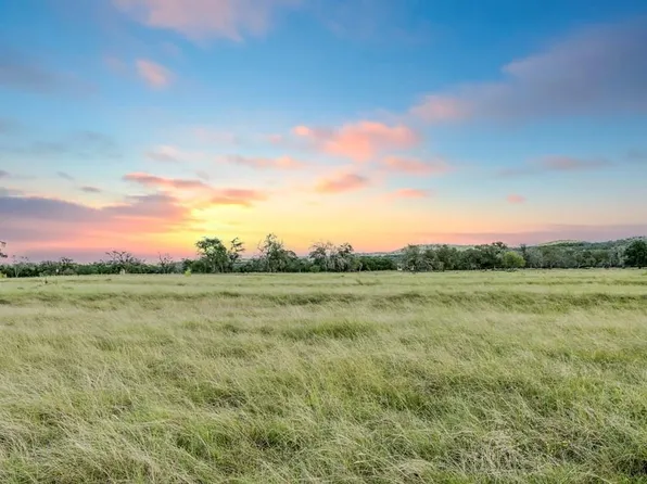 9 Thriving Oak Dr, Fredericksburg, TX 78624