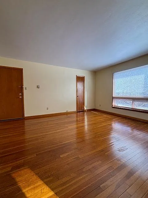 2 bed, 750 sqft, $1,200 — Photo 3