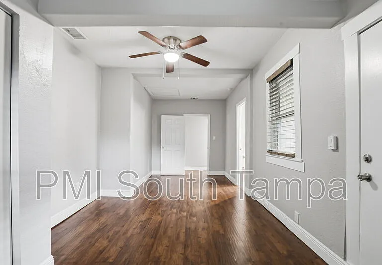 203 W Emma St — Photo 20