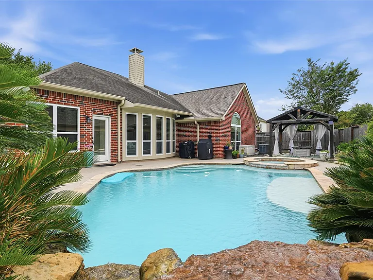 1010 Bringewood Chase Dr — Photo 1