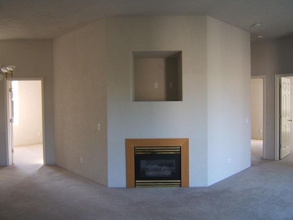 Livingroom with Fireplace