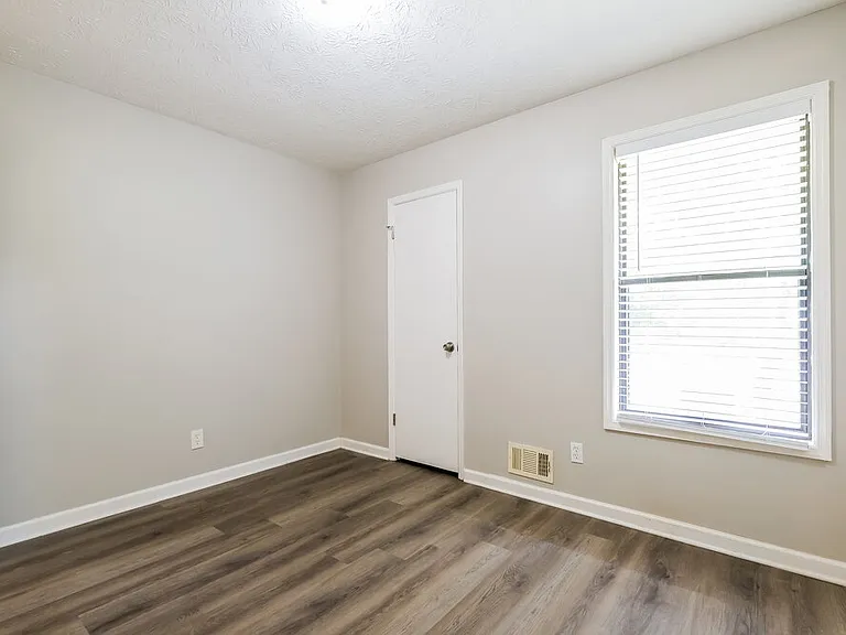 5503 Springwood Ln — Photo 12
