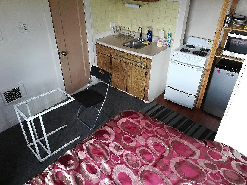 Studio, 200 sqft, $1,200 — Photo 3
