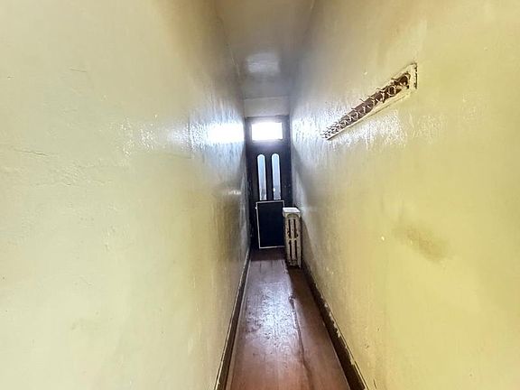4th image of 110 Diamond St