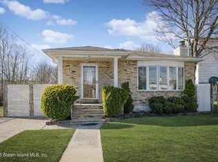 14 Montreal Ave, Staten Island, NY 10306