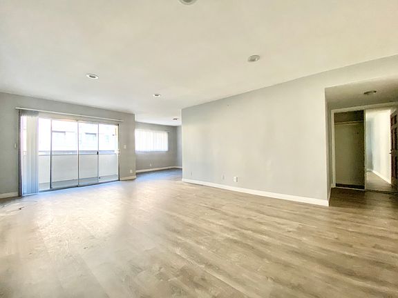 5th image of 703 S Hobart Blvd #303