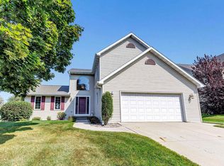 1430 Mohican Ct, Green Bay, WI 54313