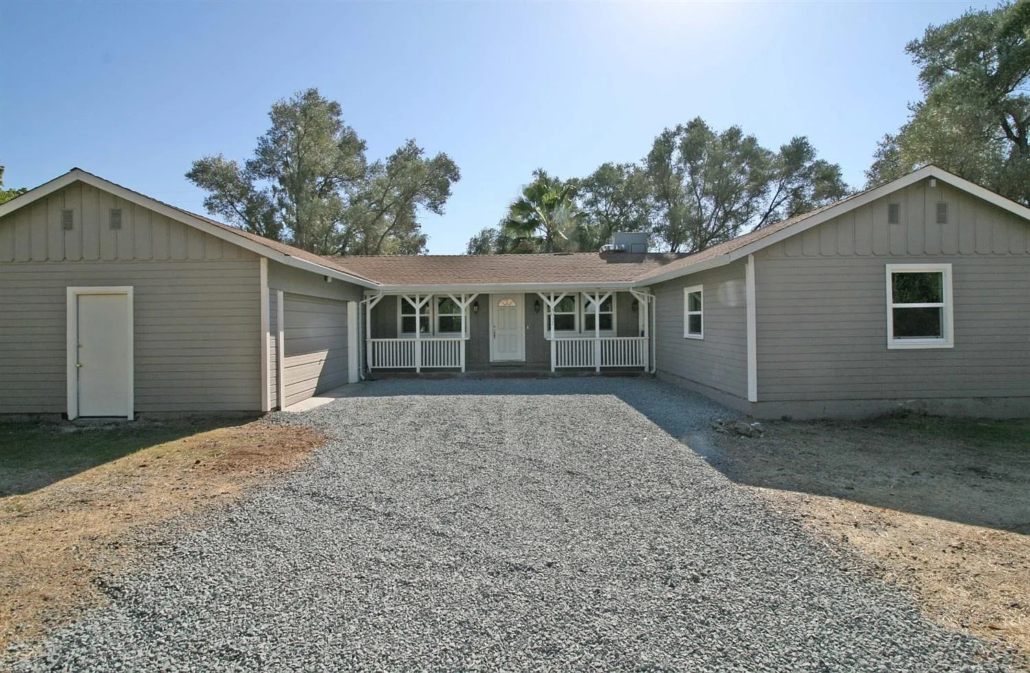 3032 Howe Ave photo 1