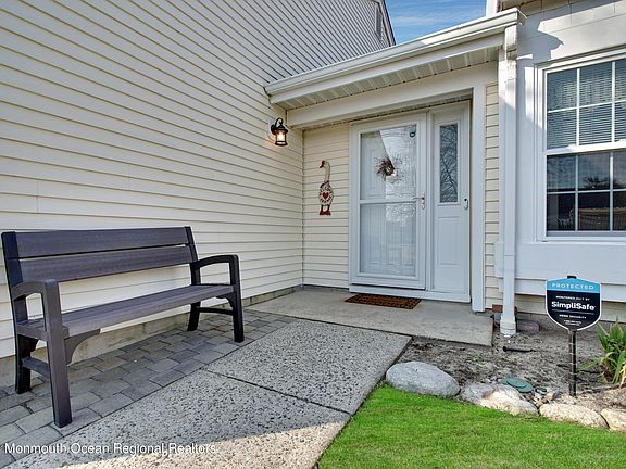2nd image of 903B Stratford Ct