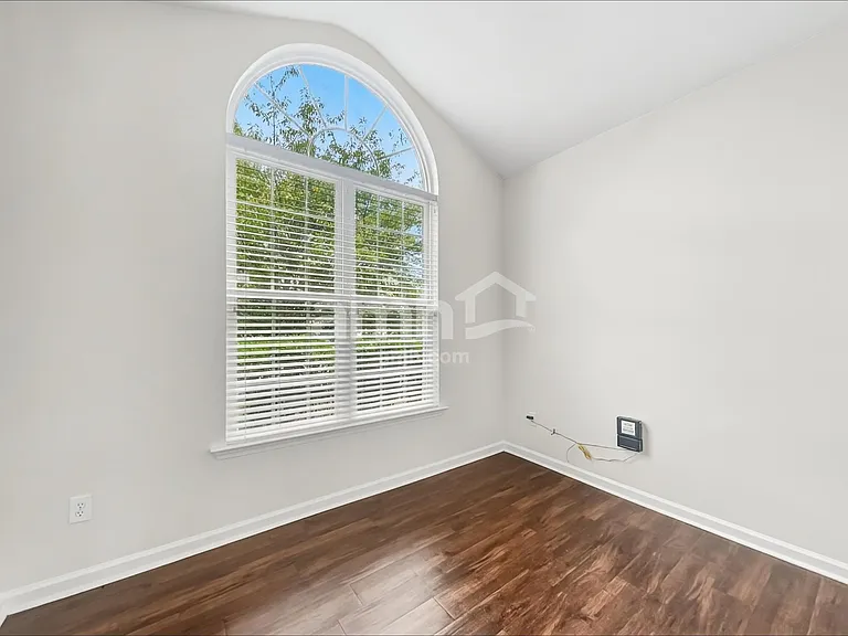5 Phaeton Ave — Photo 9