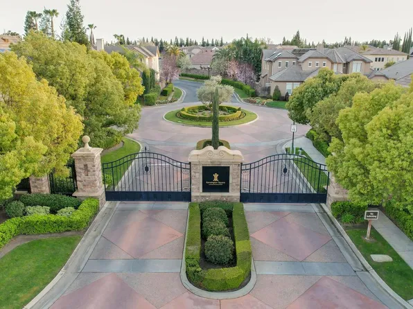1698 E Gatwick Ln, Fresno, CA 93730