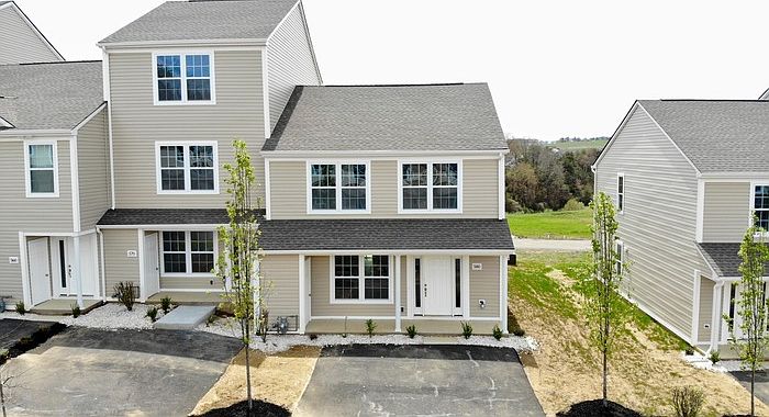 1st image of 580 Pin Oak Dr