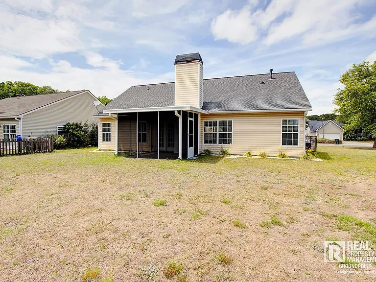 2815 Summertrees Blvd — Photo 19