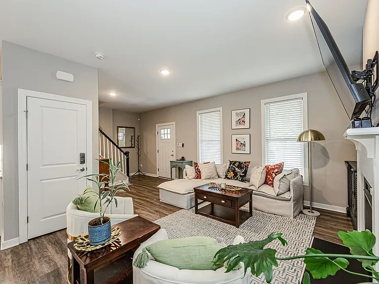 421 Pagebrook Dr — Photo 17