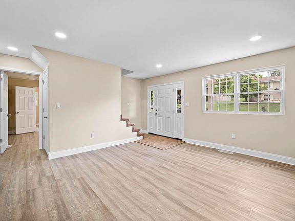 3rd image of 4823 Crittenden Dr