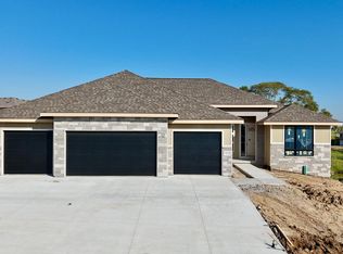 10118 Laramie St, Papillion, NE 68046
