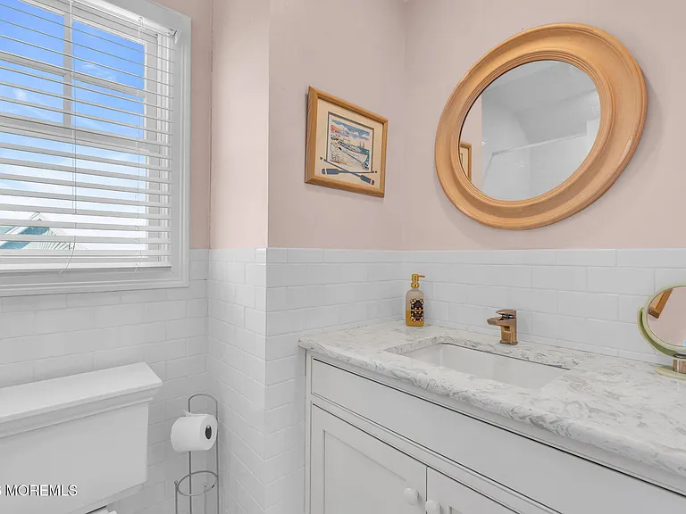 550 Whiting Ave — Photo 50