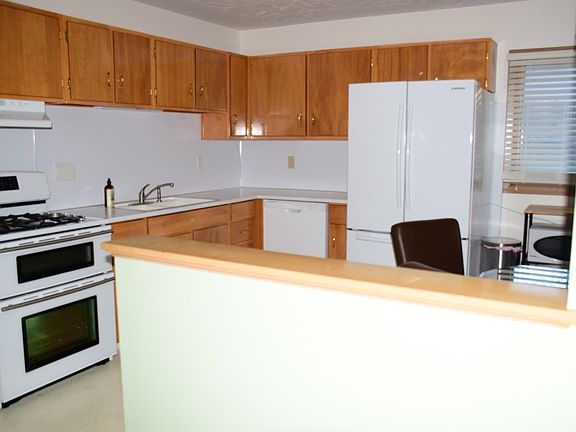 Kitchen includes great applicances
