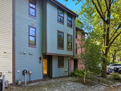 22 Lilac Ct, Cambridge, MA, 02141