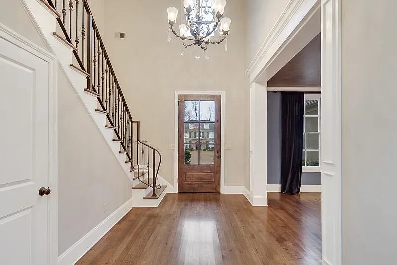5 bed, 4.5 bath, 4359 sqft, $3,500 — Photo 2