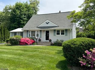 8 Kenmore Rd, Pompton Plains, NJ 07444