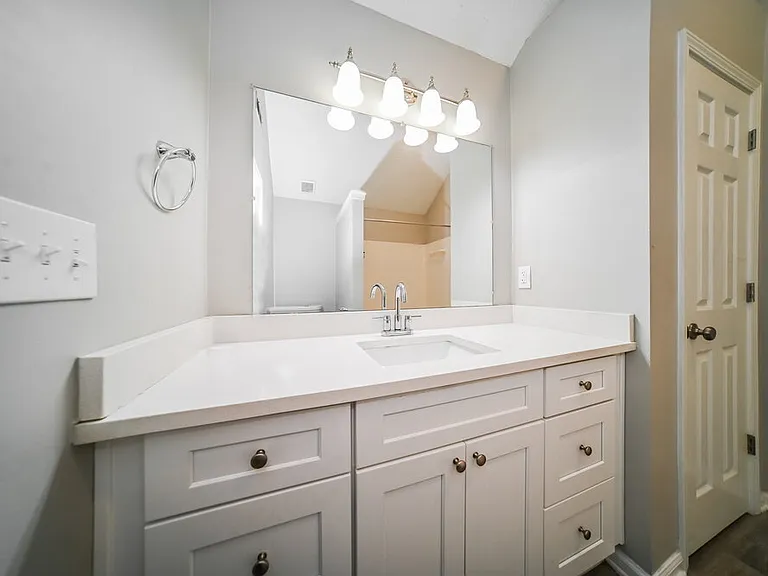 1322 Sweetwater Ct — Photo 10
