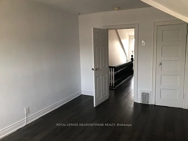 1211 College St #UPPER — Photo 29