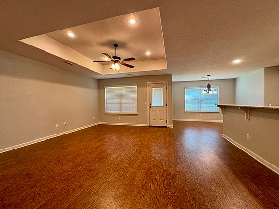4th image of 306 Lion Dr N
