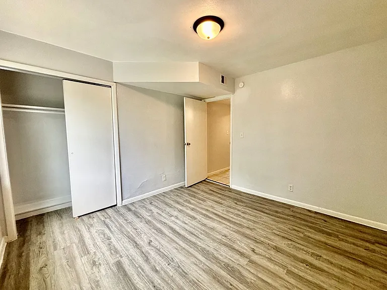 82 West — Photo 14