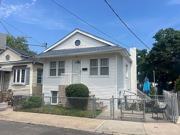 2nd image of 2811 Haring St