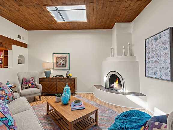 3rd image of 2840 Plaza Rojo