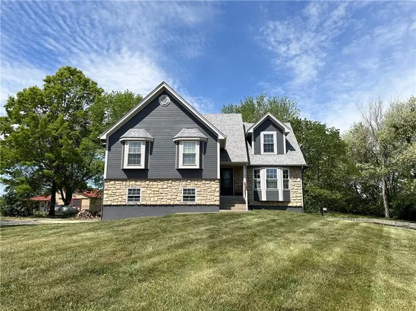 112 S Rosehill Rd, Lone Jack, MO 64070