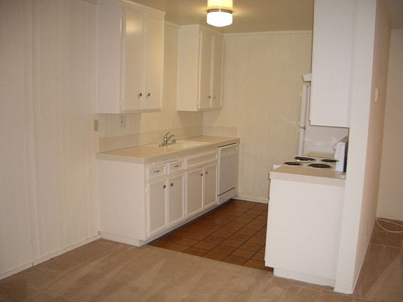5th image of 139 6th St APT 4