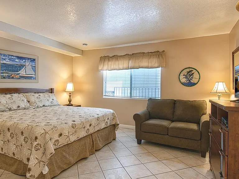 3703 Seashore Dr — Photo 8