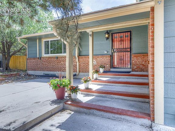 2nd image of 465 Silver Spring Cir