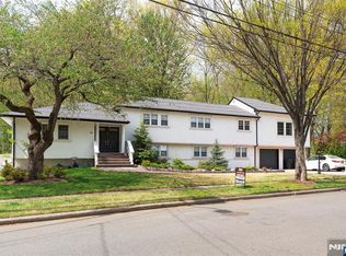 19 Coles Ct, River Edge, NJ 07661