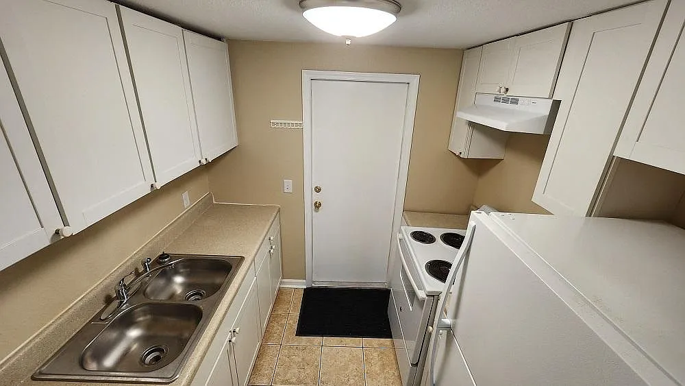 2 bed, 840 sqft, $1,250 — Photo 3