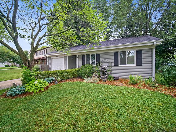 3rd image of 30W250 Leominster Ct