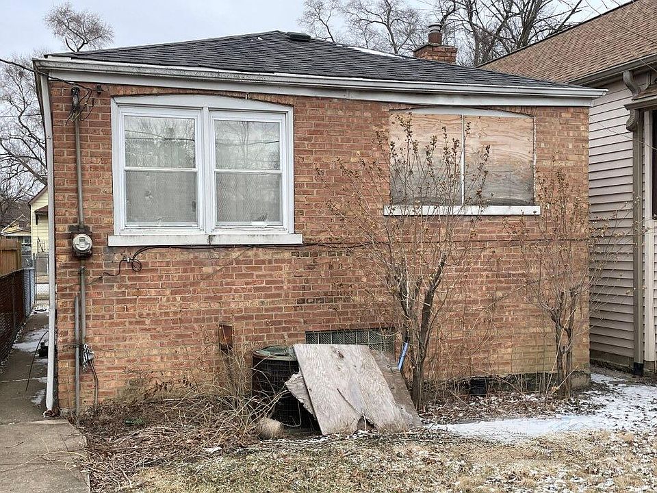 2nd image of 335 W 106th Pl