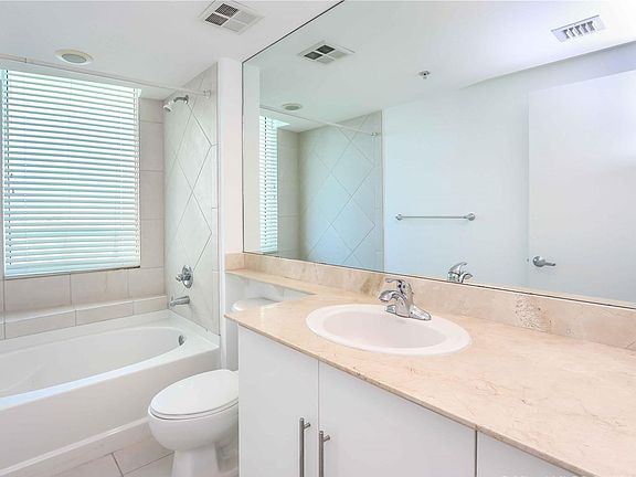 5th image of 325 Biscayne Blvd APT 2826