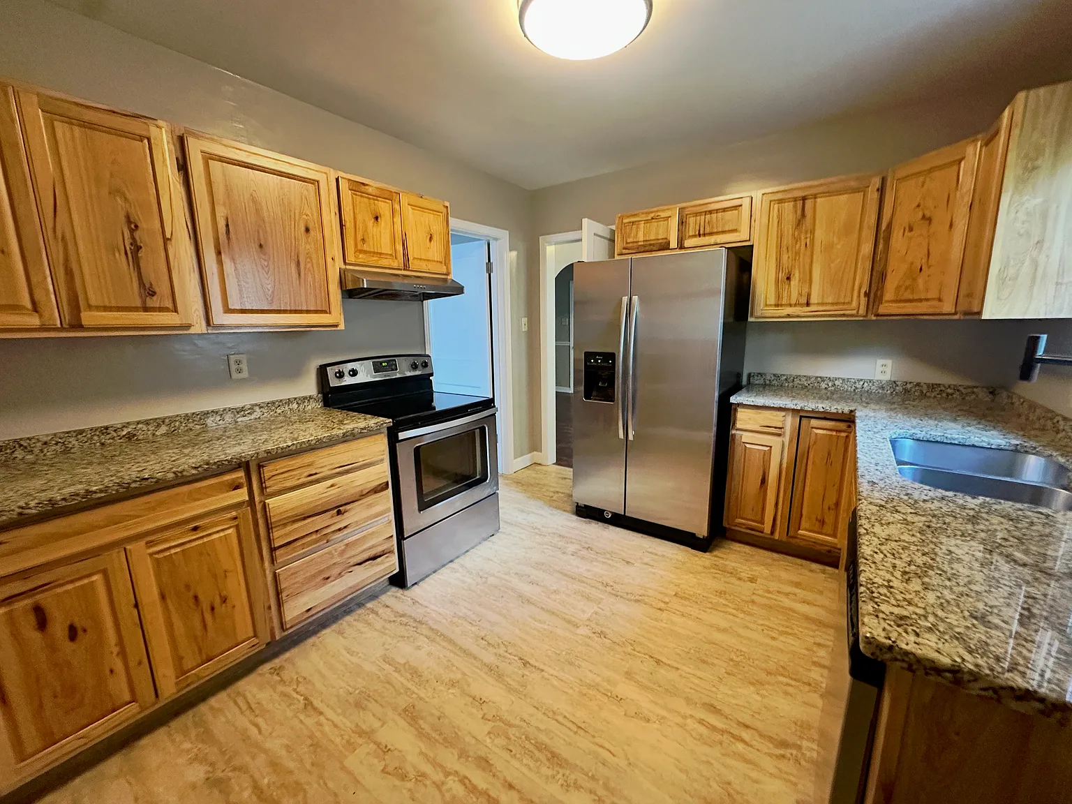 2212 SW Burnett Rd — Photo 2