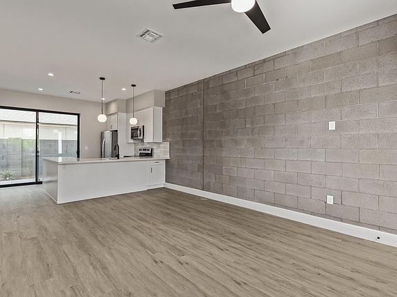4th image of 540 E Clarendon Ave #520