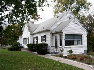 81 W Dorsey Ln, Hyde Park, NY 12538